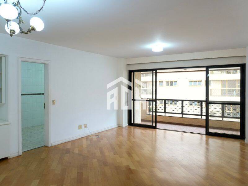 Apartamento à venda com 3 quartos, 160m² - Foto 2