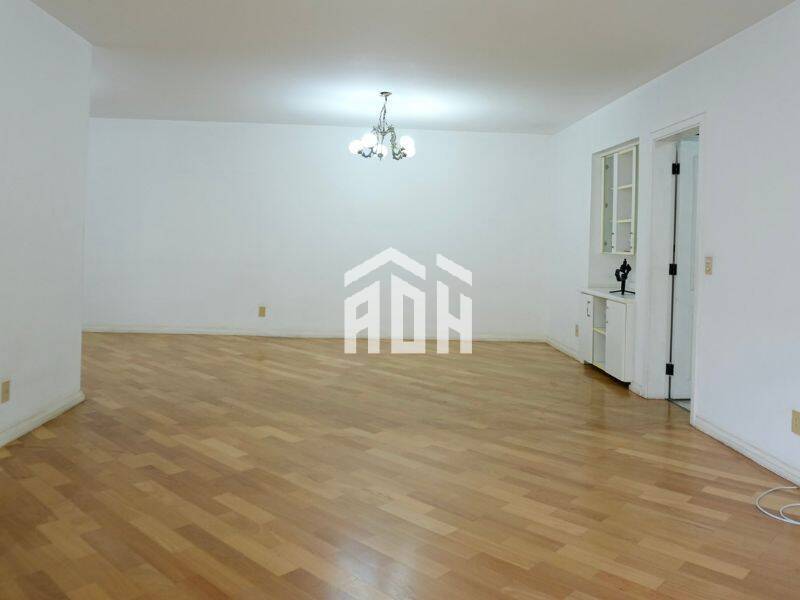 Apartamento à venda com 3 quartos, 160m² - Foto 4