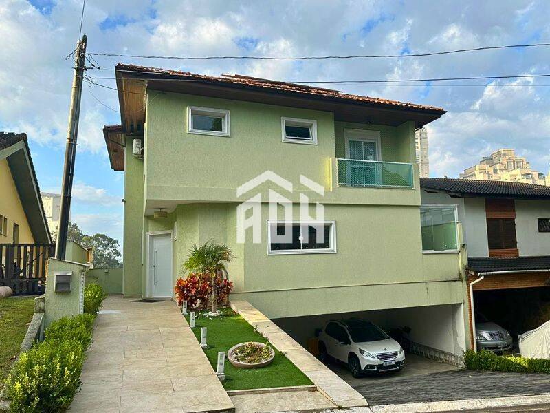 Casa à venda com 4 quartos, 308m² - Foto 1